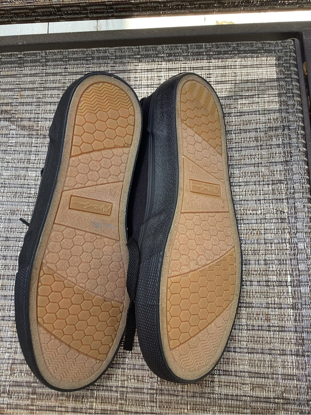 NWT Maui and Sons Black Canvas Sneakers Lace Up 7 1/2 - Picture 2 of 4